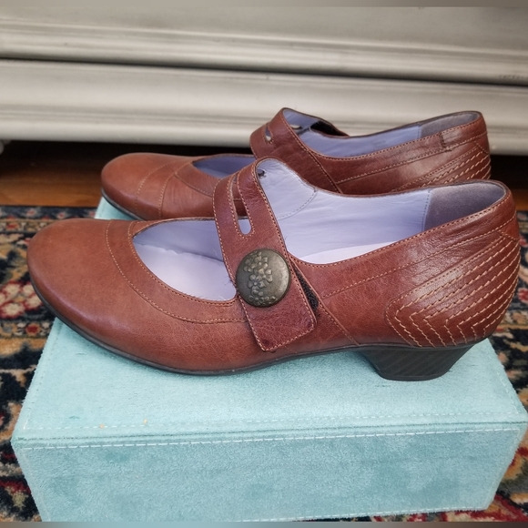 Marry Jane Low Heels - Picture 5 of 13